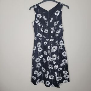 Talbots Fit And Flare Dress Black White Floral Women 4P Petite Sleeveless V-Neck